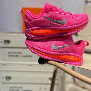 나이키 보메로 18 남녀 로드 러닝화