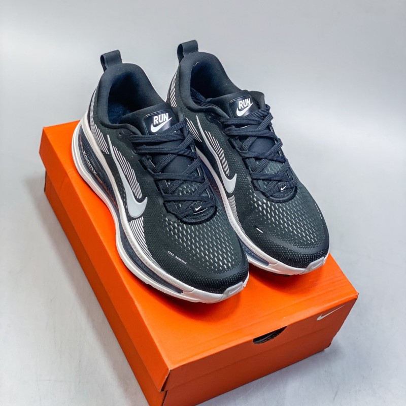 나이키 보메로 18 남녀 로드 러닝화