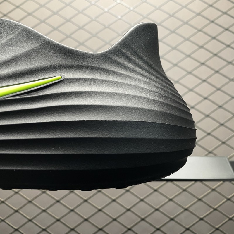 나이키 리액트X 리바이벌 8  러닝화