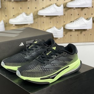 아디다스 초신성 러닝화