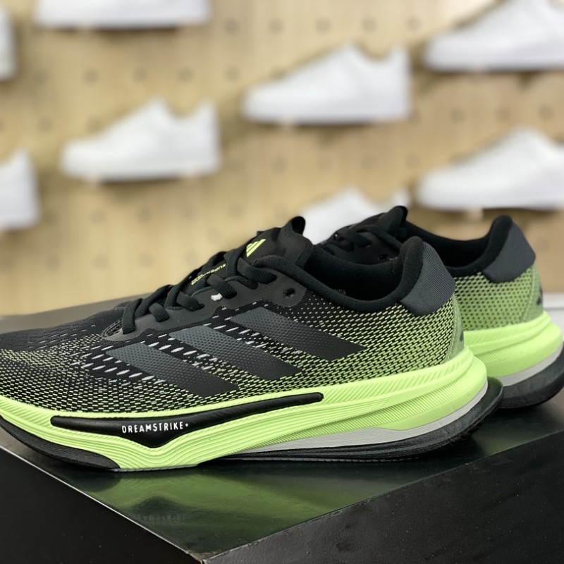 아디다스 초신성 러닝화