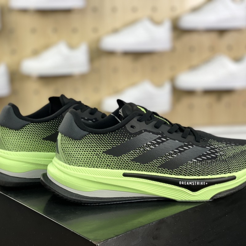 아디다스 초신성 러닝화