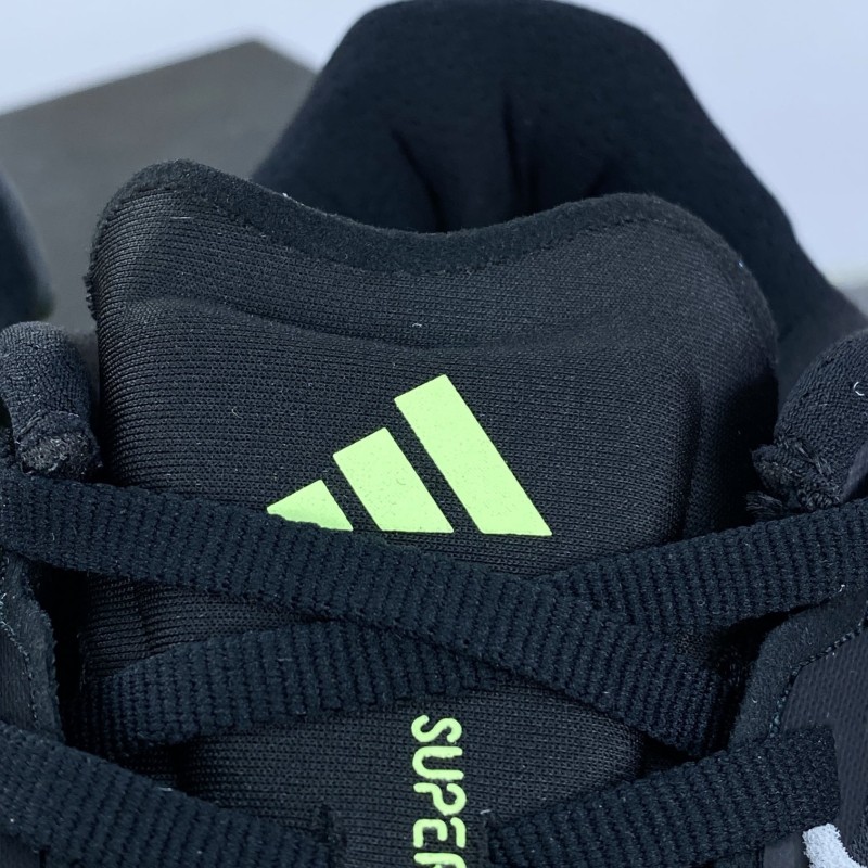 아디다스 초신성 러닝화