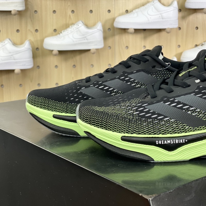 아디다스 초신성 러닝화