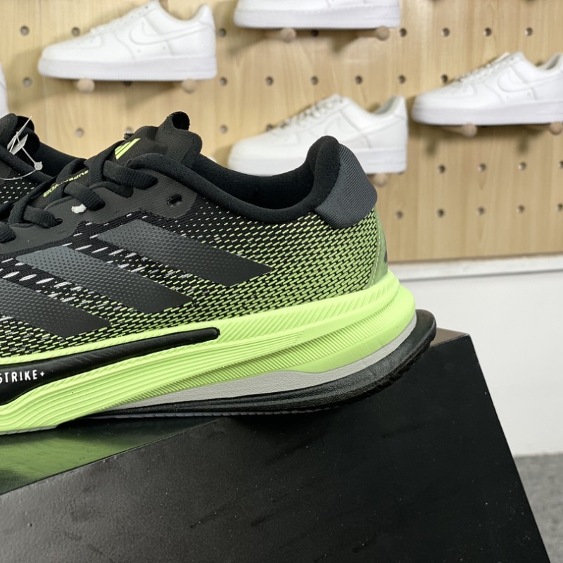 아디다스 초신성 러닝화