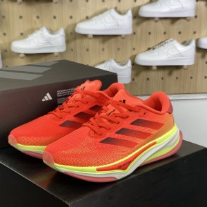 아디다스 초신성 러닝화