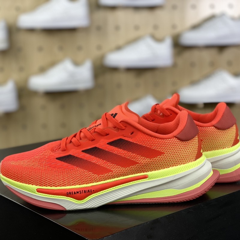 아디다스 초신성 러닝화