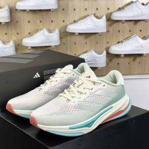 아디다스 초신성 러닝화