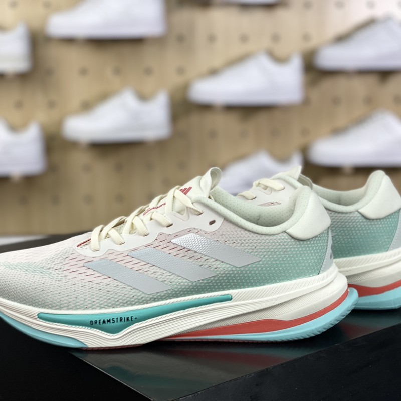 아디다스 초신성 러닝화