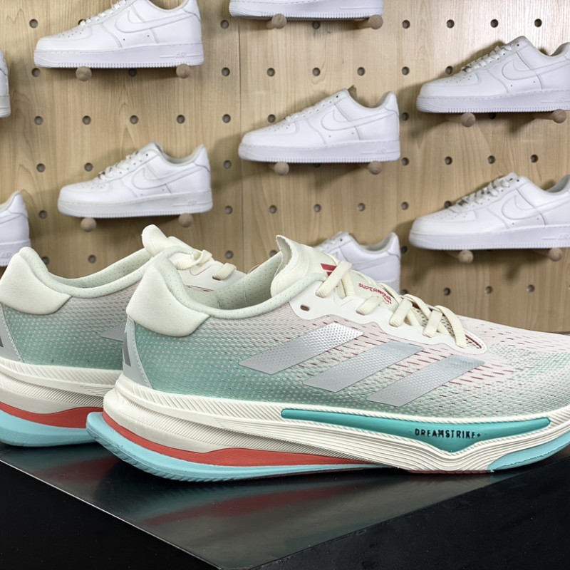 아디다스 초신성 러닝화