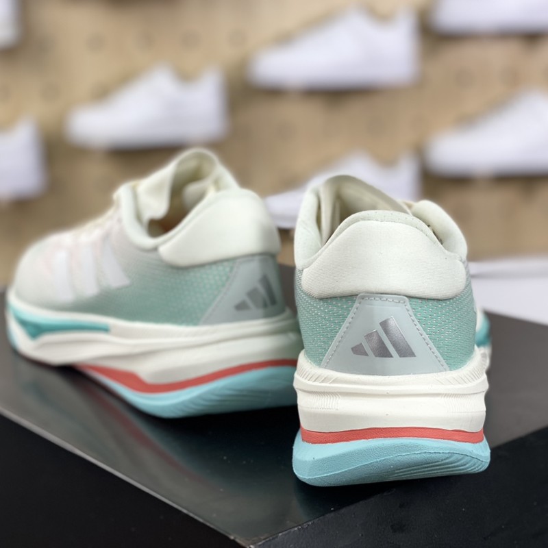 아디다스 초신성 러닝화