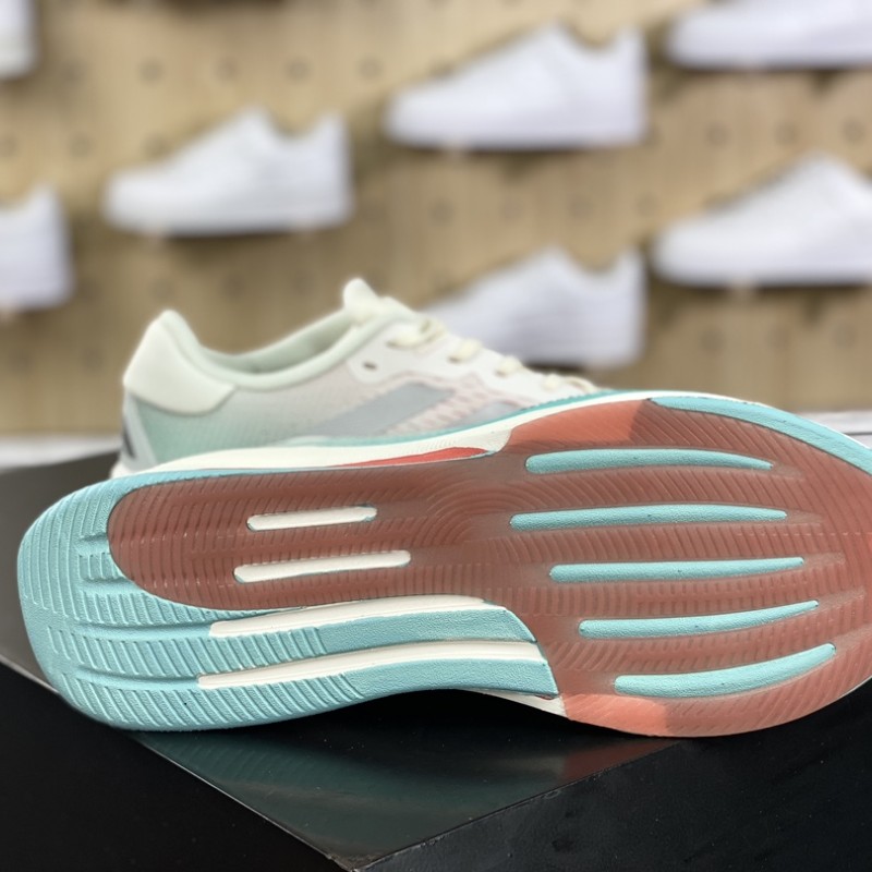 아디다스 초신성 러닝화