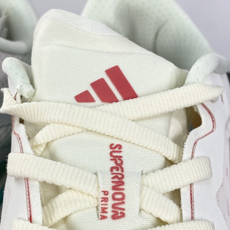 아디다스 초신성 러닝화