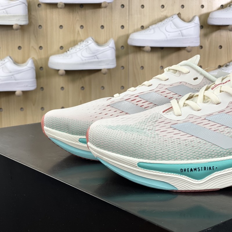 아디다스 초신성 러닝화