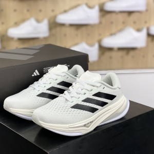 아디다스 초신성 러닝화