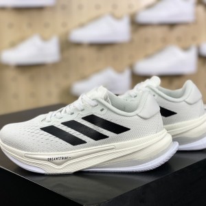 아디다스 초신성 러닝화