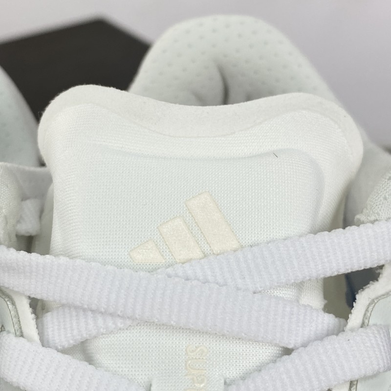 아디다스 초신성 러닝화