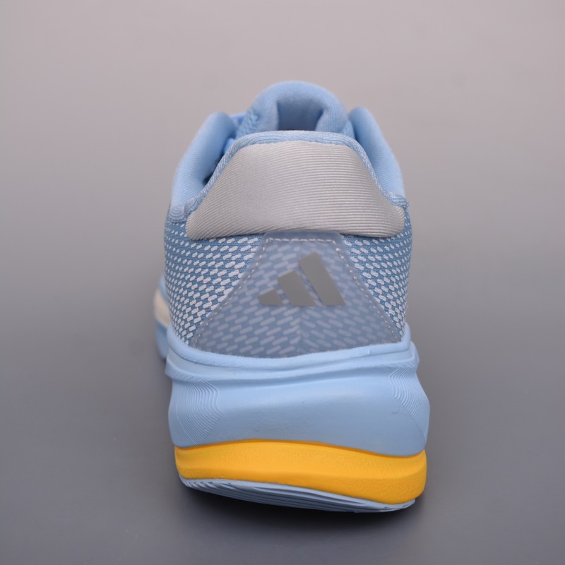 아디다스 초신성 러닝화