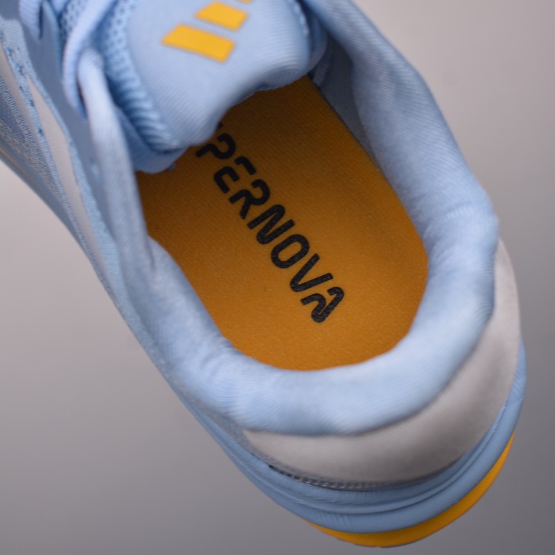 아디다스 초신성 러닝화