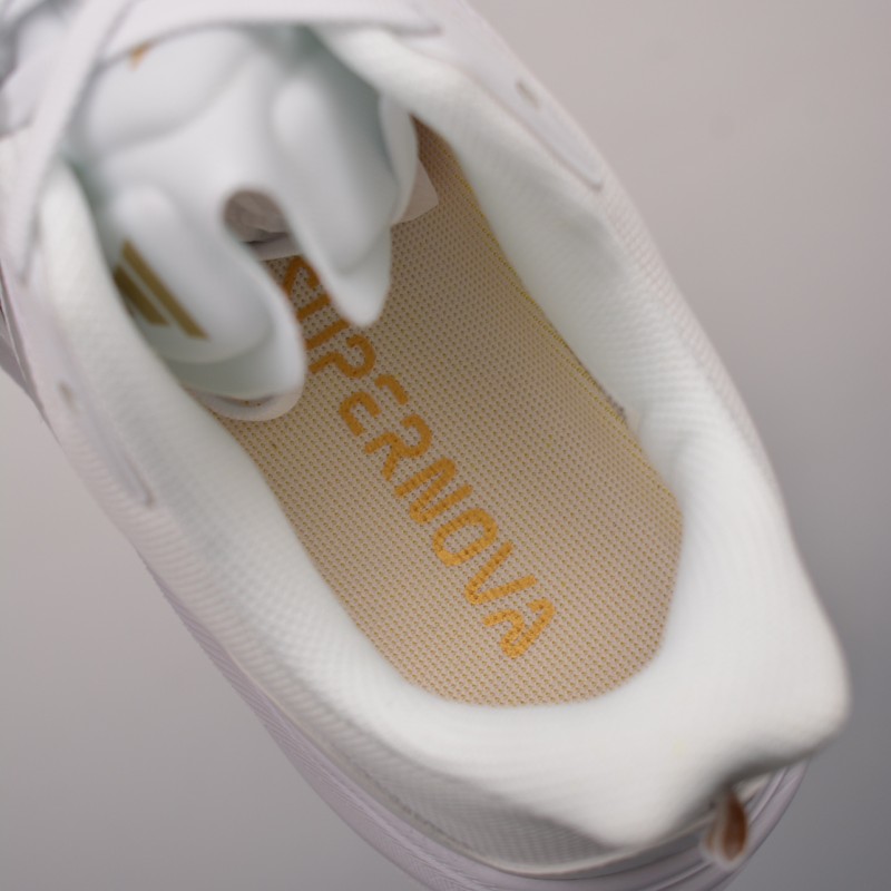 아디다스 초신성 러닝화