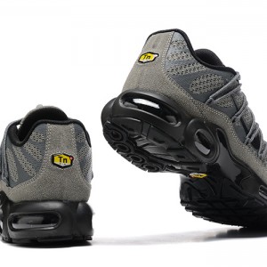 나이키 에어 맥스 플러스 유틸리티 8909-V9