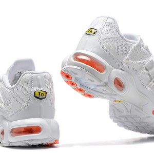 나이키 에어 맥스 플러스 유틸리티 FJ4232-100