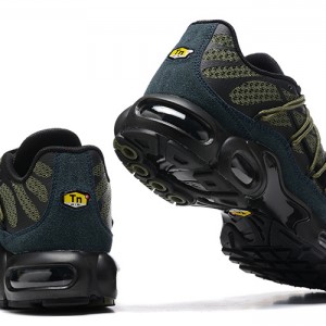 나이키 에어 맥스 플러스 유틸리티 FJ4232-200