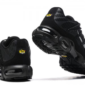 나이키 에어 맥스 플러스 유틸리티 FN3488-100